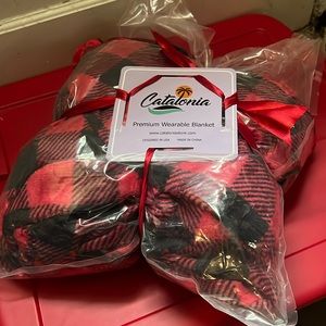 Catalonia premium wearable blanket